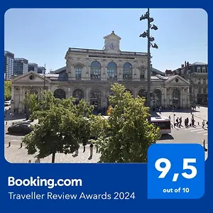 En Face De La Gare Flandres , Lille France