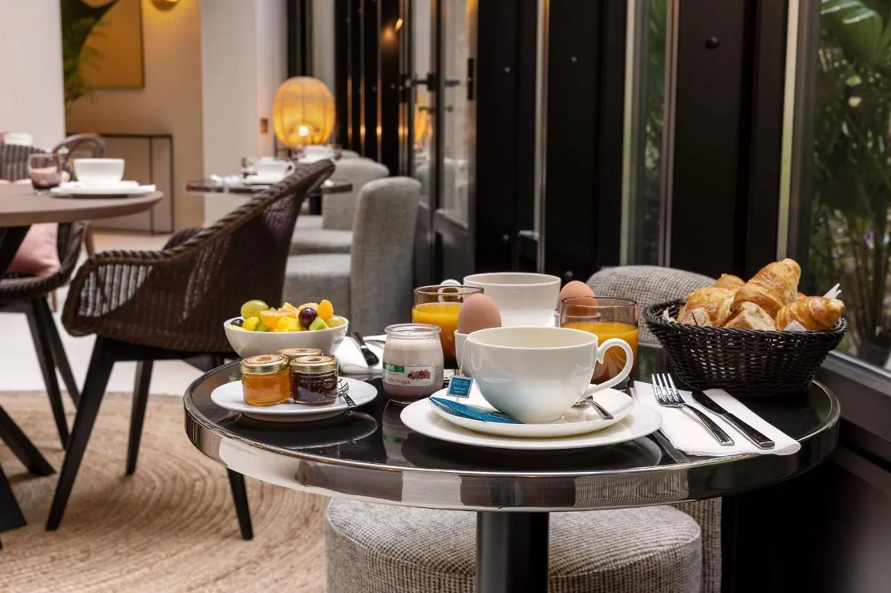 ****  Hotel Moderniste パリ フランス