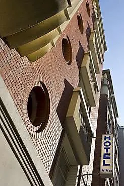 Hotel Moderniste パリ
