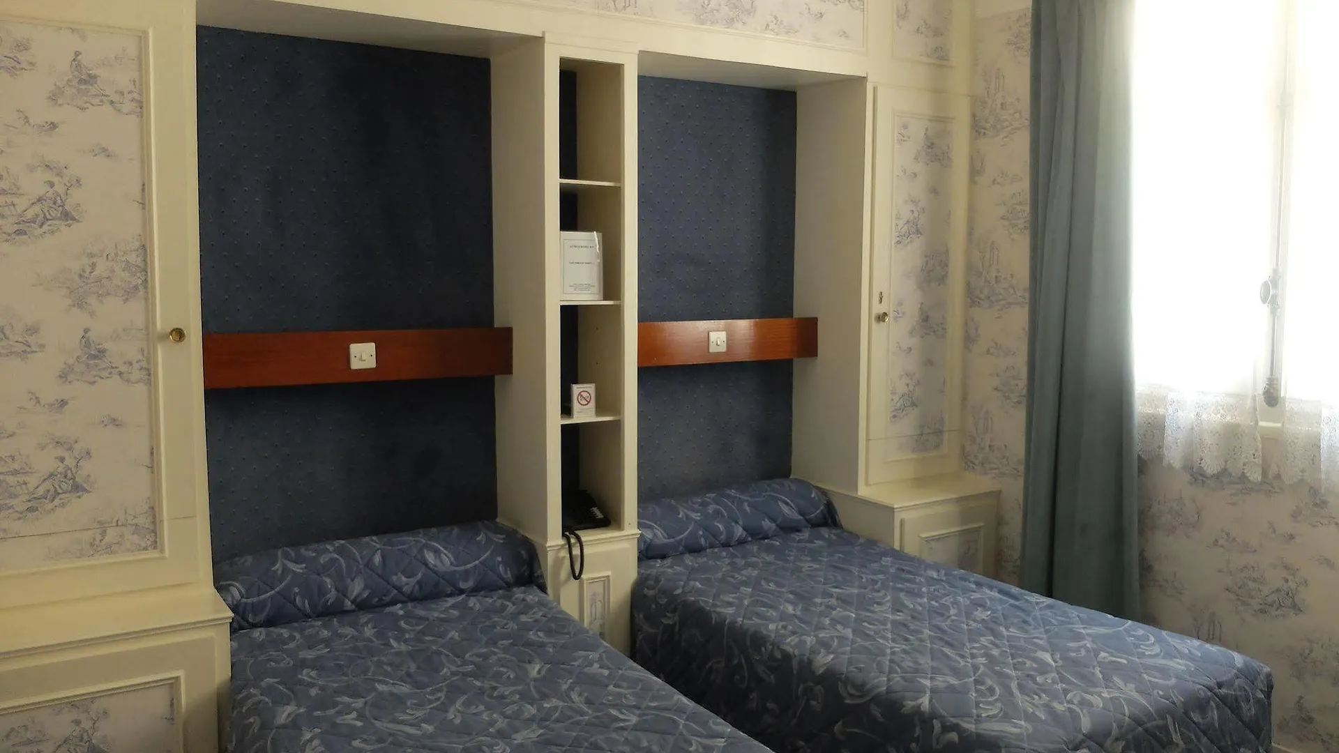 Hotel Moderniste パリ フランス