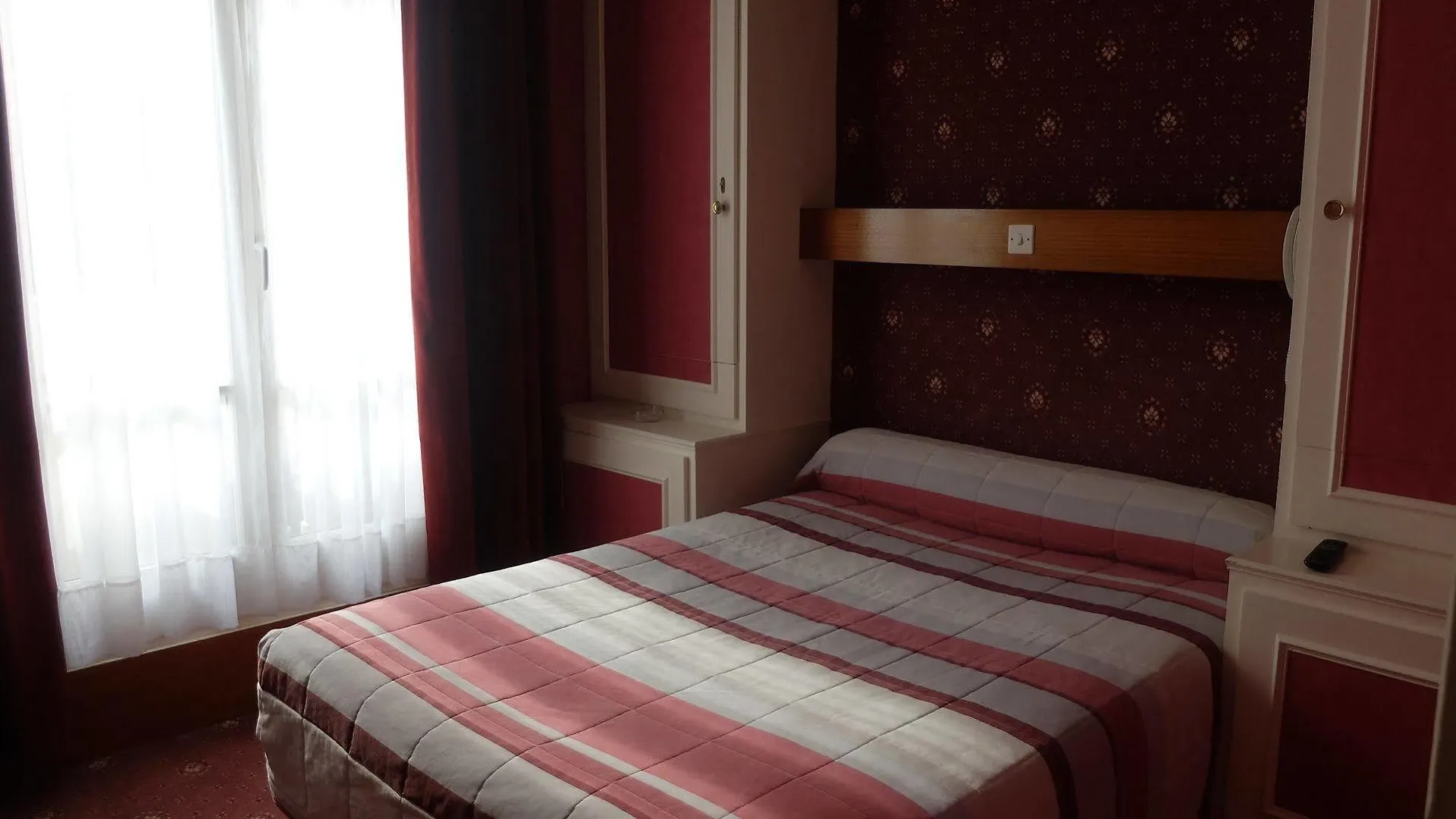 Hotel Moderniste パリ